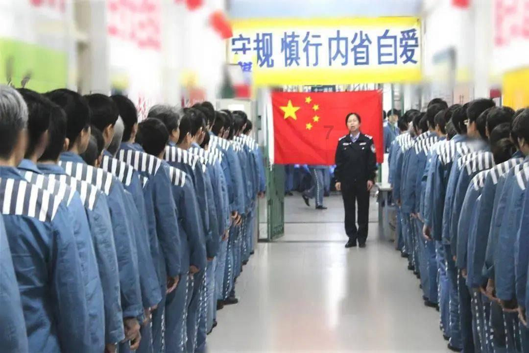 你会要亲戚家儿童旧衣服吗？孩子穿旧衣服有这两个危害你知道吗？